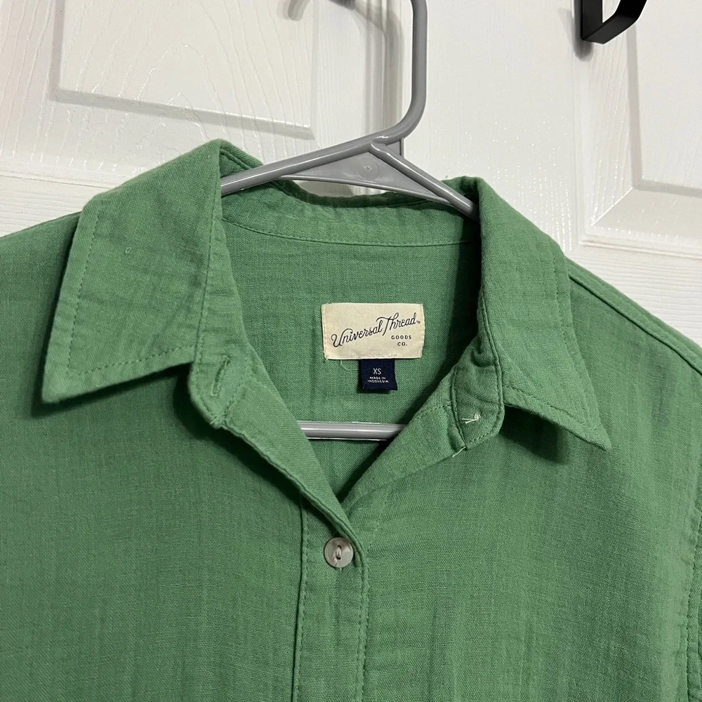 Universal Thread Button Down - Picture 2 of 3